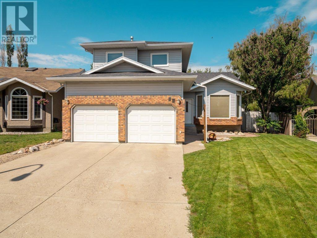 30 Heritage Close W, Lethbridge, Alberta  T1K 6S - Photo 1 - A2146767